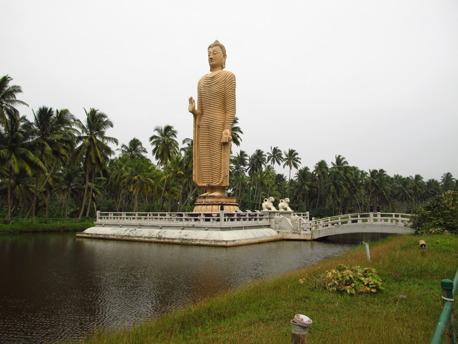 sri lanka monument